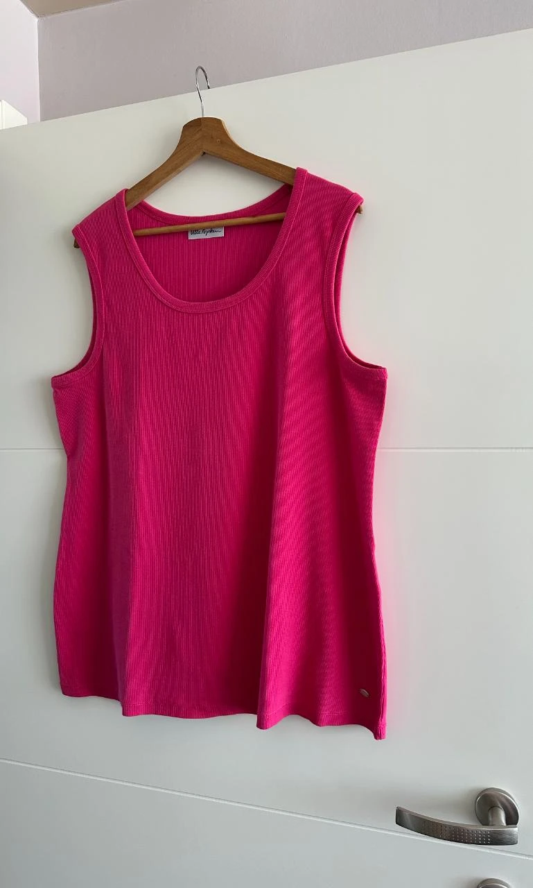 Ulla Popken 50/52 nieuwe top in fusia roos geribd .